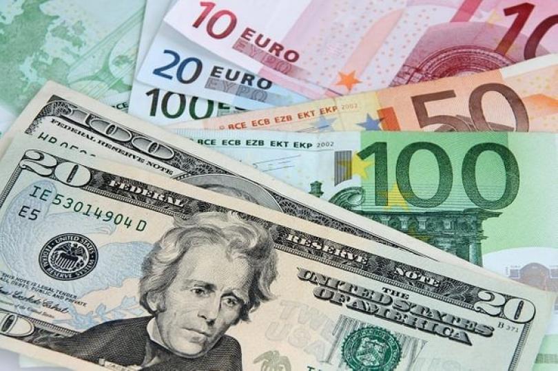 التوترات الأوروبية تحد من ارتفاع اليورو دولار عند 1.1350